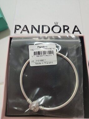 Pandora Radiating Heart Clasp Bangle Bracelet 593752C00, Size 19cm/7.5in